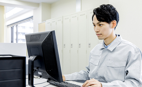 加工図を作成している写真